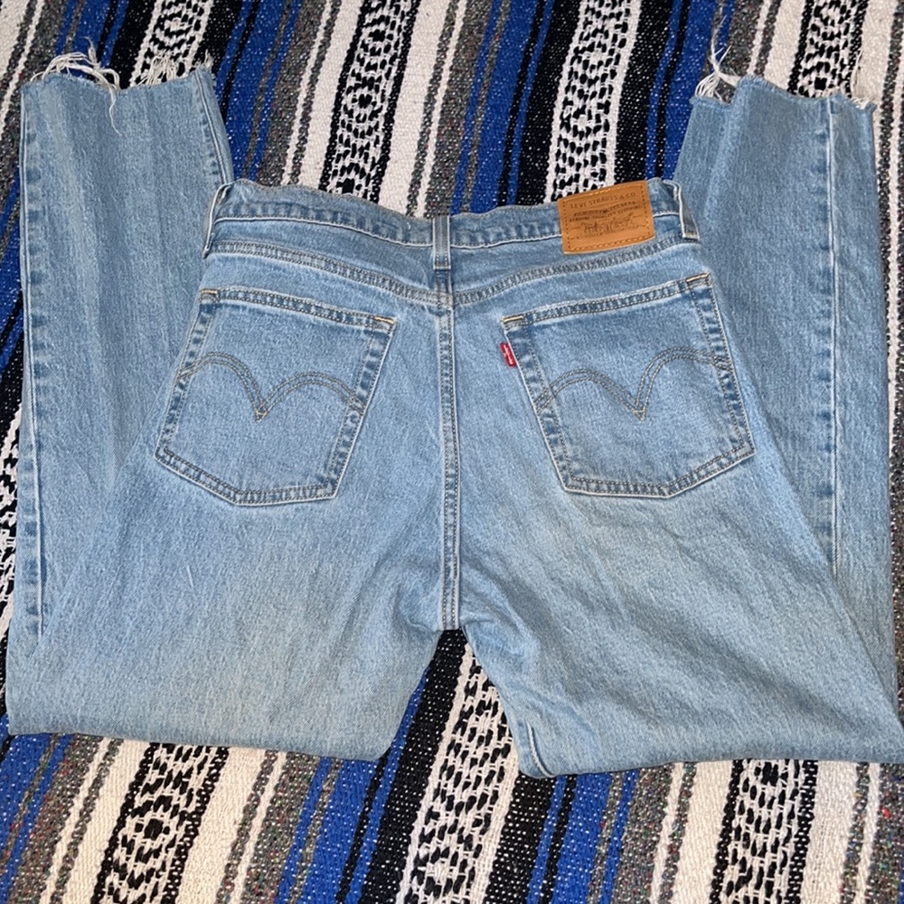 Levi’s Wedgie Straight Jean Size 27